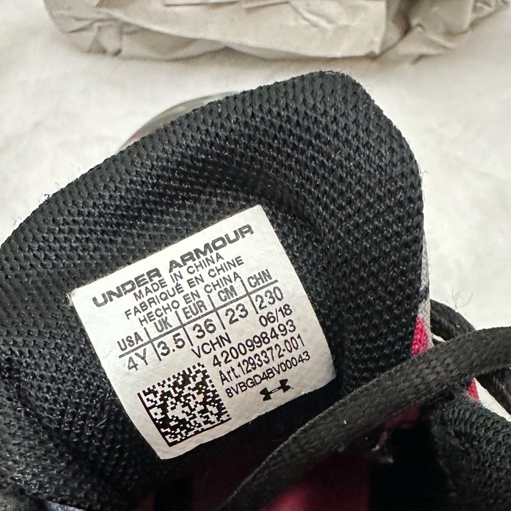 Kids Under Armour GGS Charged Black/Pink Running Shoes - Picture 10 of 13